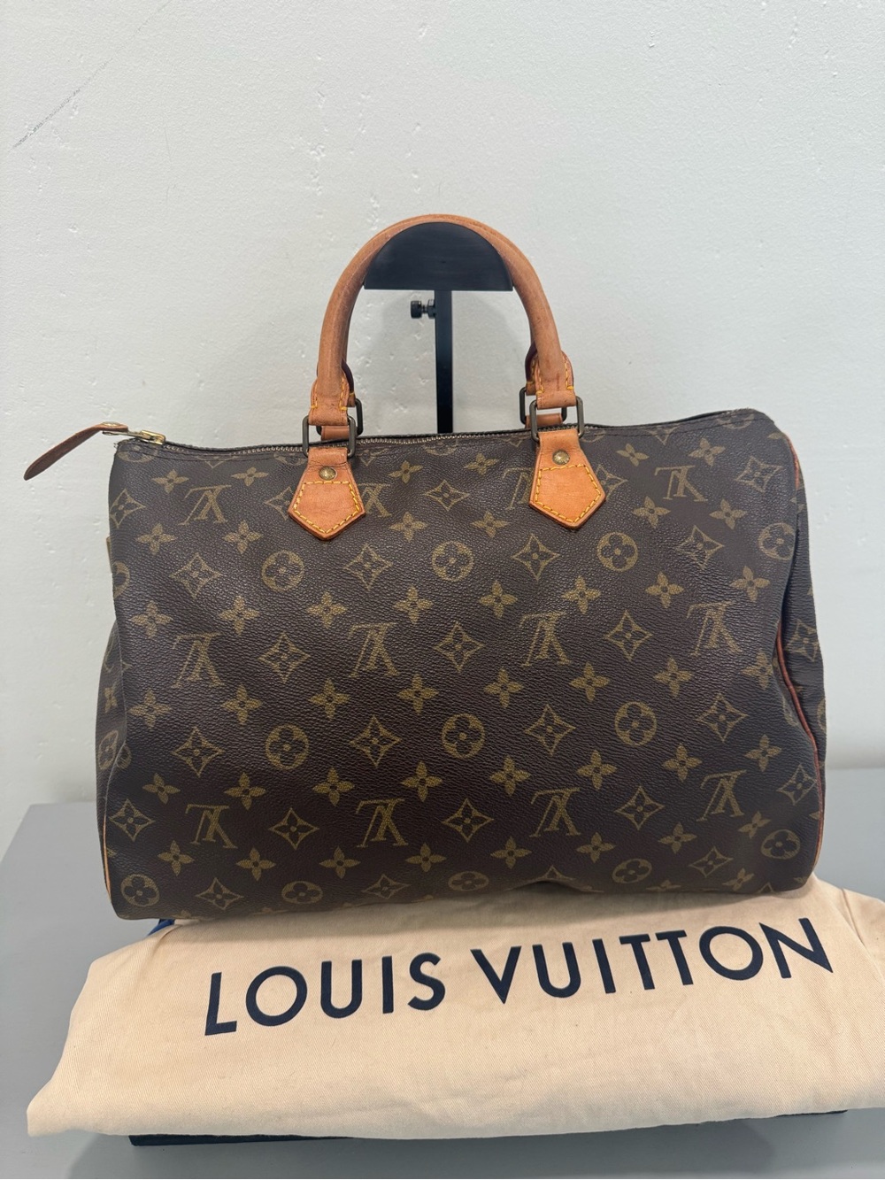 Louis Vuitton Monogram Speedy 35